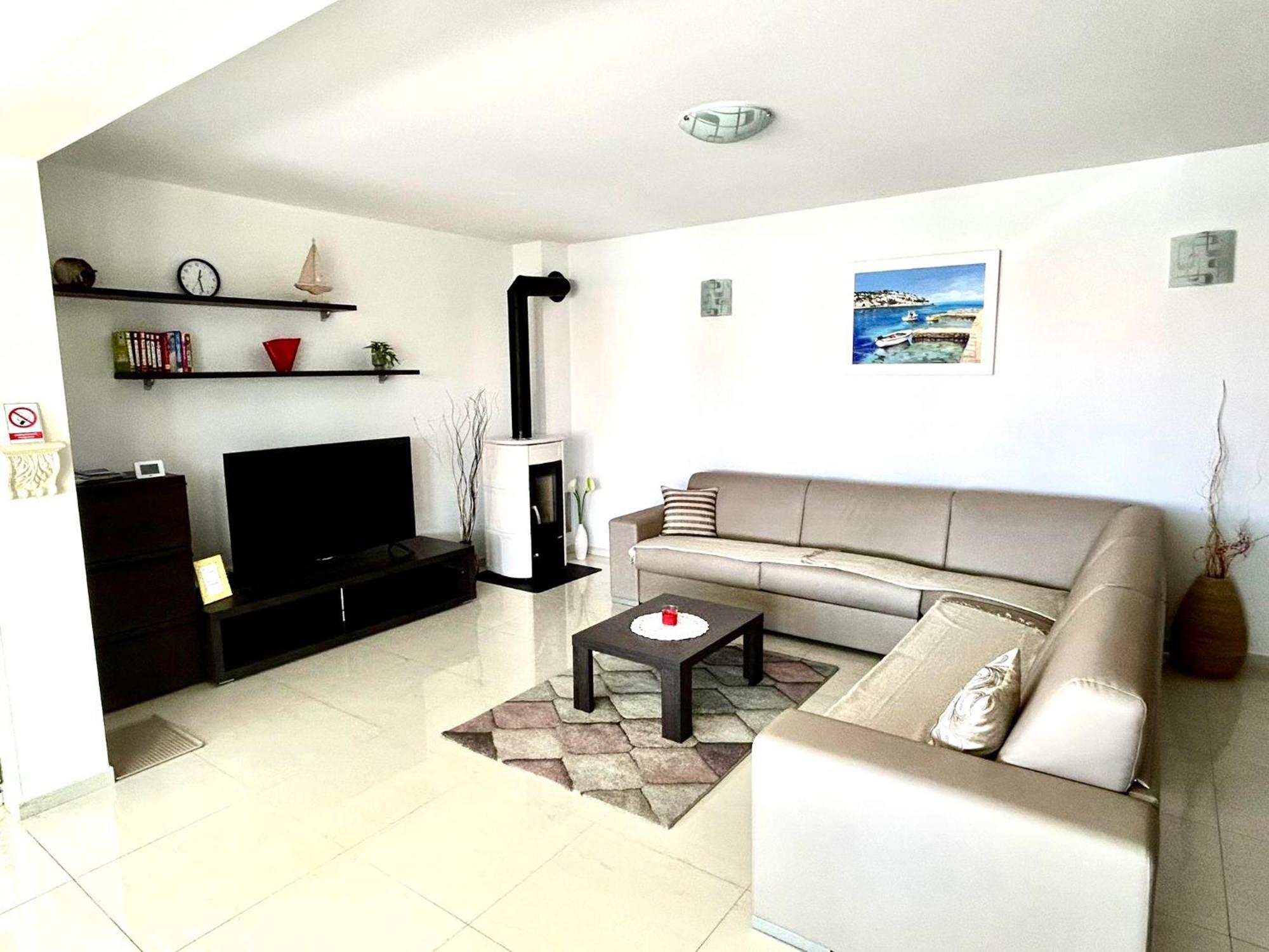 Delux 4 Stars Ariadne - 1 Min From Appartement *