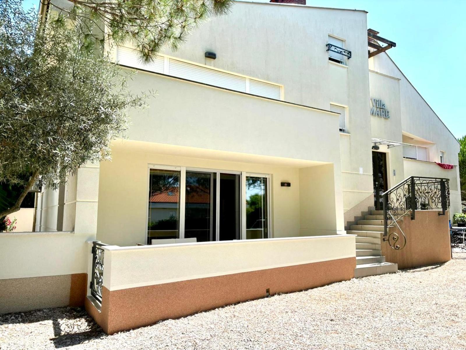 Delux 4 Stars Ariadne - 1 Min From Apartment